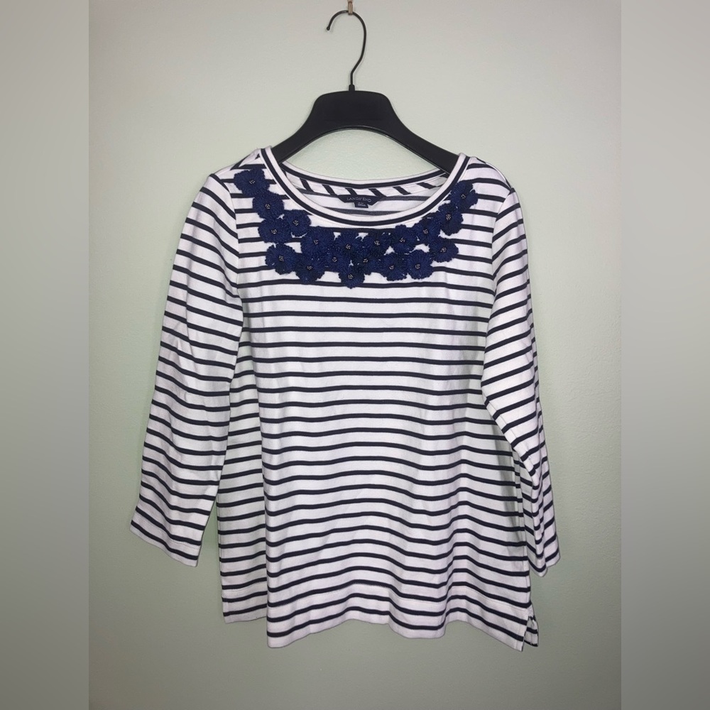 Lands End Embroidered Floral Top Women’s Medium 10-12 Blue and White Stripes